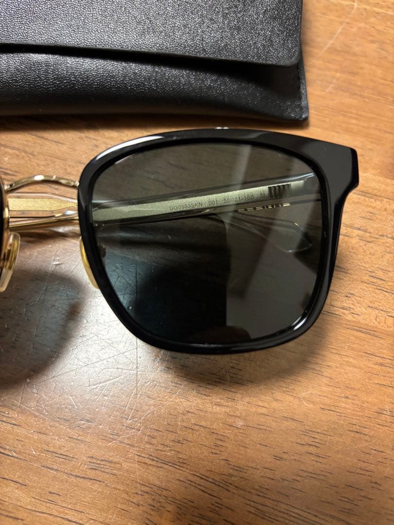 GUCCI スクエア型サングラス ブラック