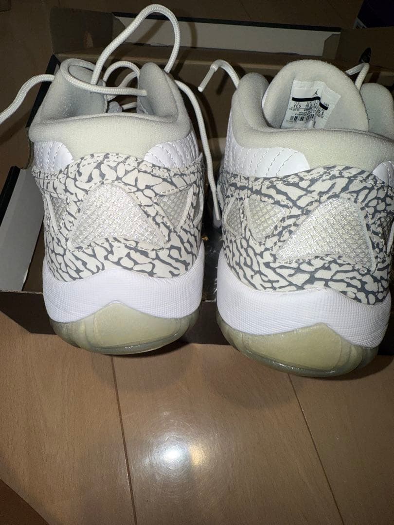 ジョーダン 11 レトロ　ロー