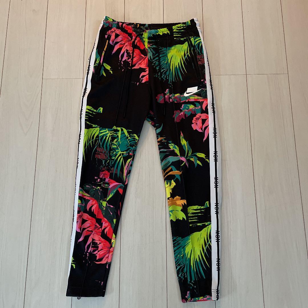 トラックパンツ NIKE NSW フラワー柄 サイドライン 松村北斗着用