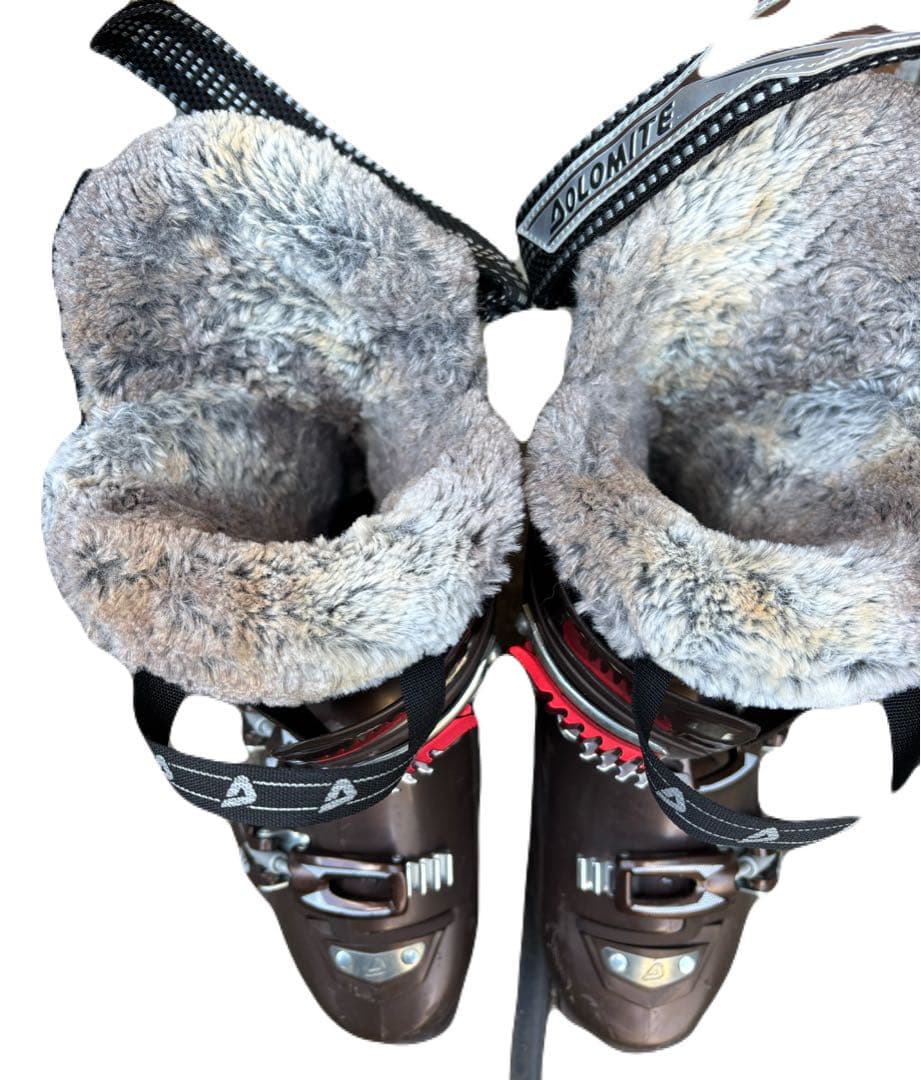 DOLOMITEドロミテのブーツ とAtomic スキー板とストックの３点セット