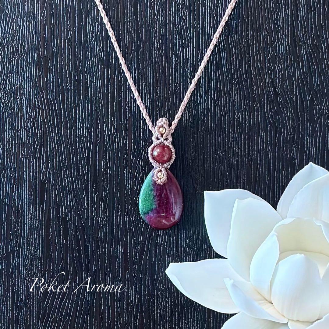 『美衣』ルビーインゾイサイトとルビーのマクラメペンダントネックレス