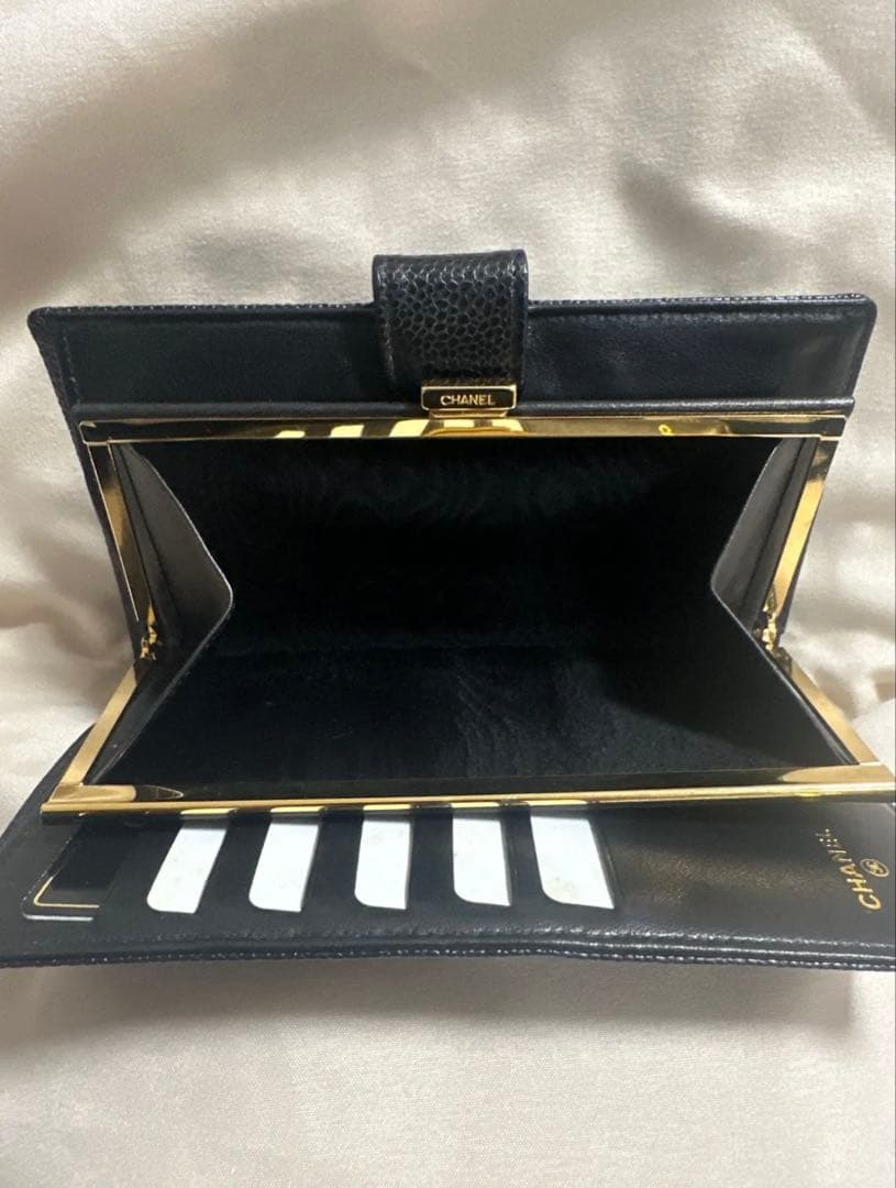 ⭐︎CHANEL⭐︎キャビアスキン 二つ折り ガマ口 長財布