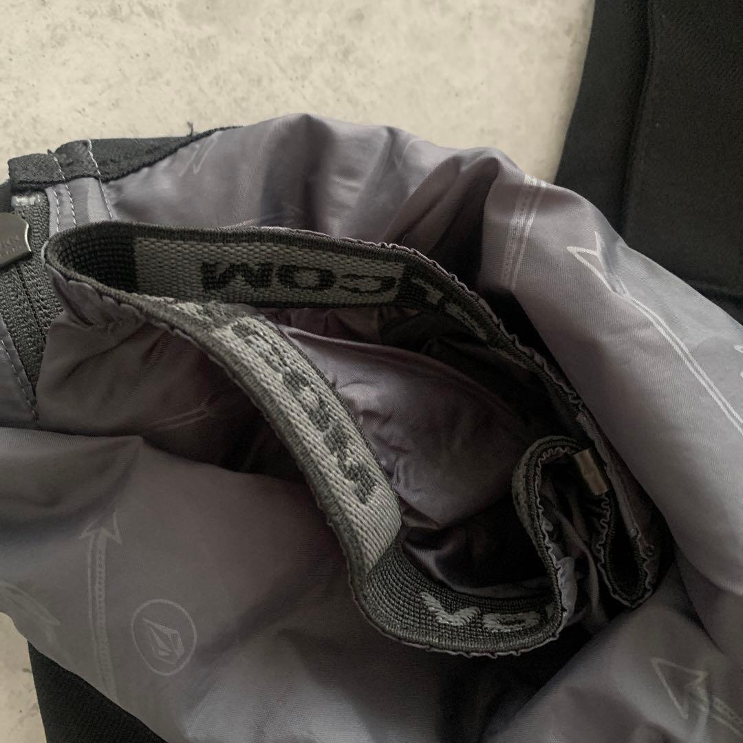 未使用級✨VOLCOM スノーボードウェア　パンツ　ブラック