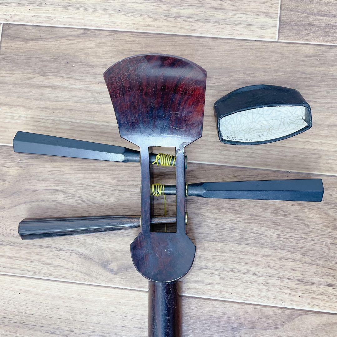 三味線 細棹 トチ紅木 犬皮 丸打胴 和楽器　一本溝