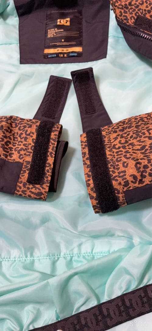 【美品】DC スノボーウェア レオパード柄 ジャケット スノボー スキー