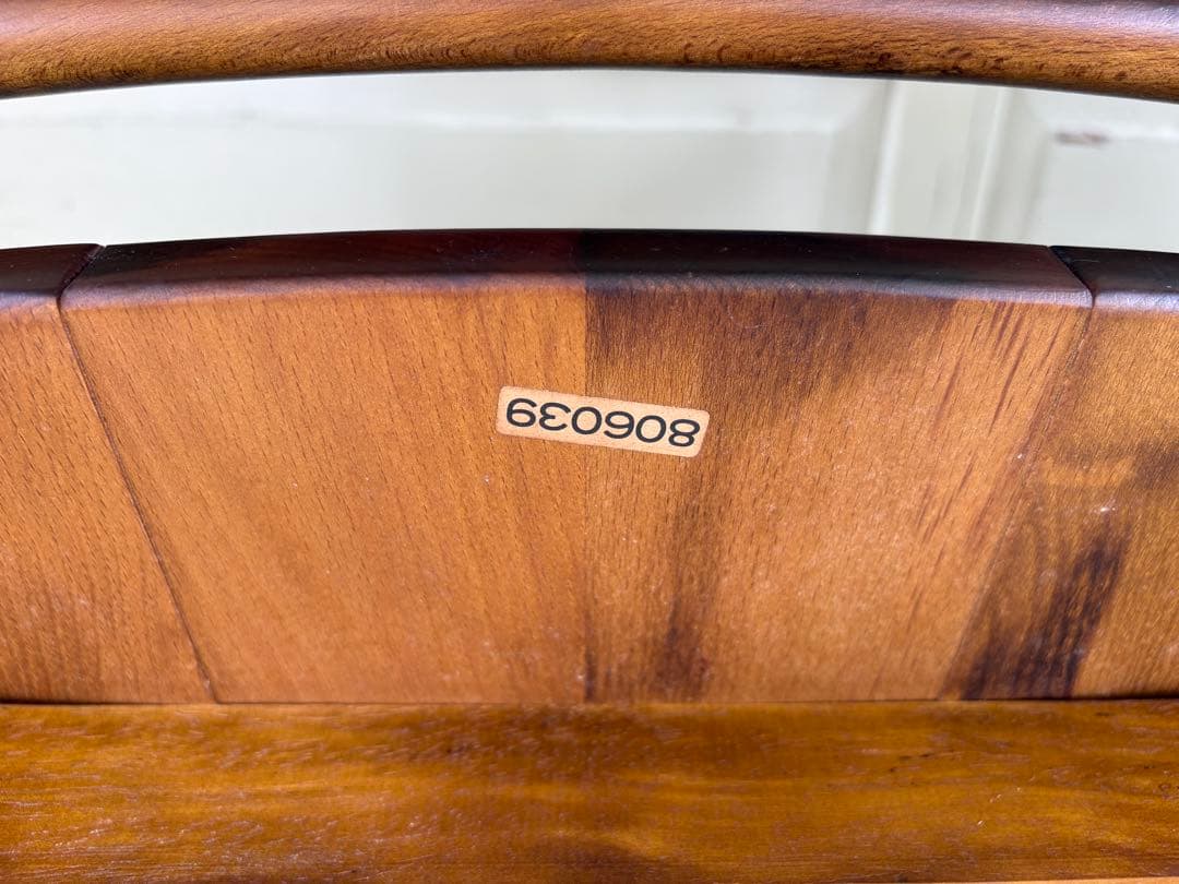 ① カリモク コロニアル ダイニングチェア 2脚セット 806039 馬車刻印