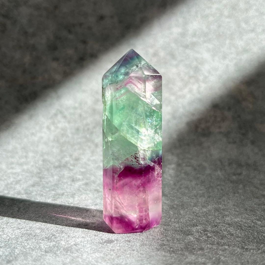レインボーフローライト 蛍石 六角柱 虹入り ポイント 天然石