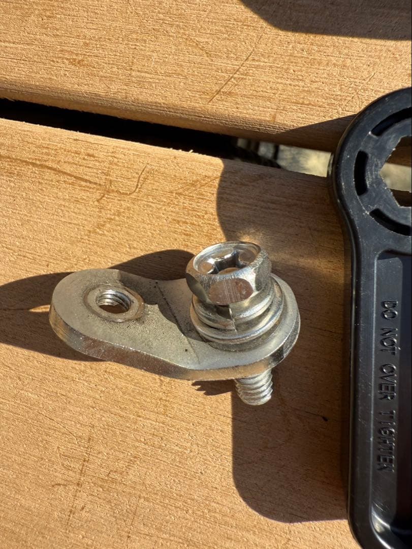 ハイエース200系　アンテナポール