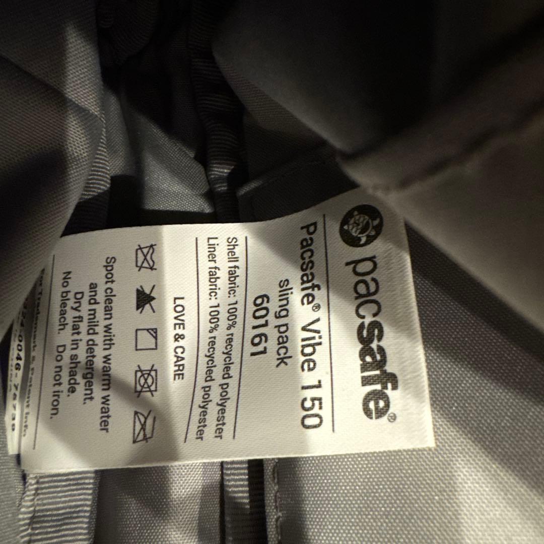 pacsafe vive150 スリングバッグ　盗難防止バッグ　カーボングレー