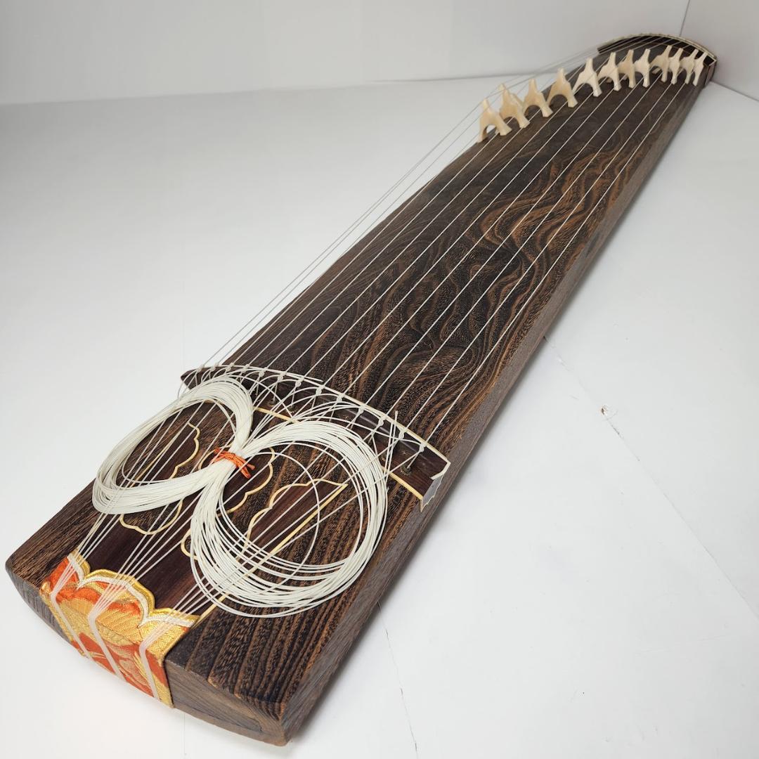 琴　13弦　琴柱　蒔絵有り すだれ彫　お琴　弦楽器　高級琴