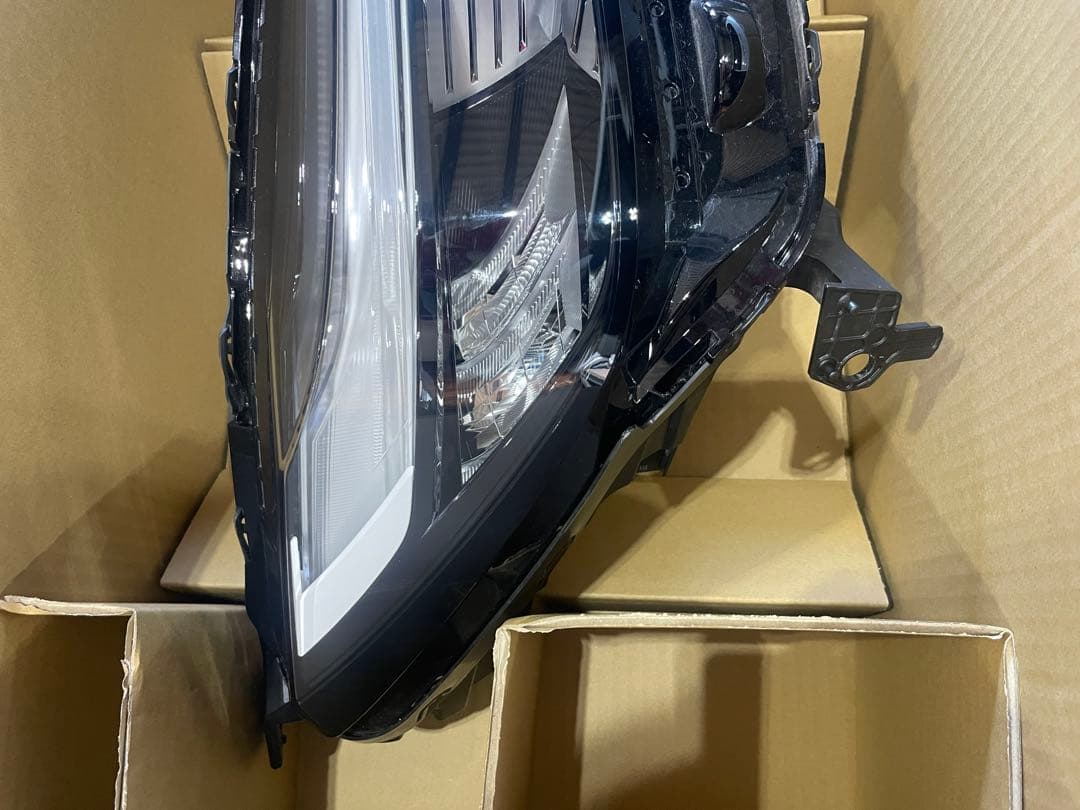 ヴェゼル　右ヘッドライト