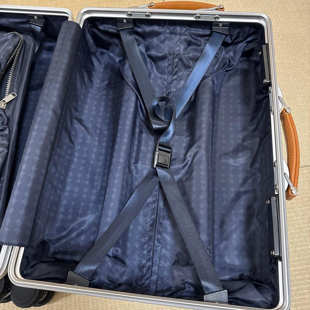 イノベーター　キャリーケーススーツケースステアリングシルバー　36 超レア美品