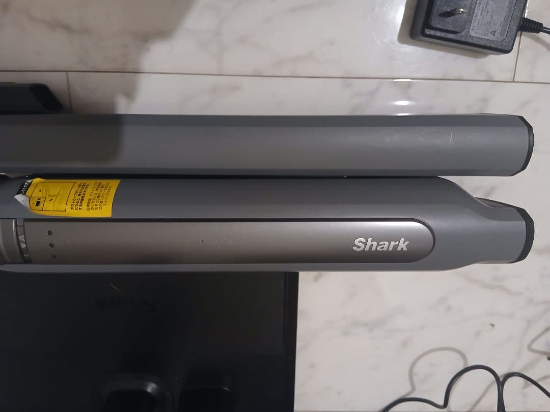 吉*生様 Shark コードレス掃除機 CS100JGR 充電スタンド付