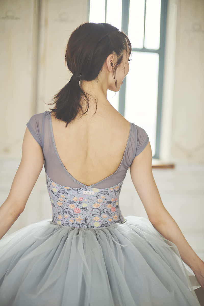 stina / type H half sleeve / noble gray