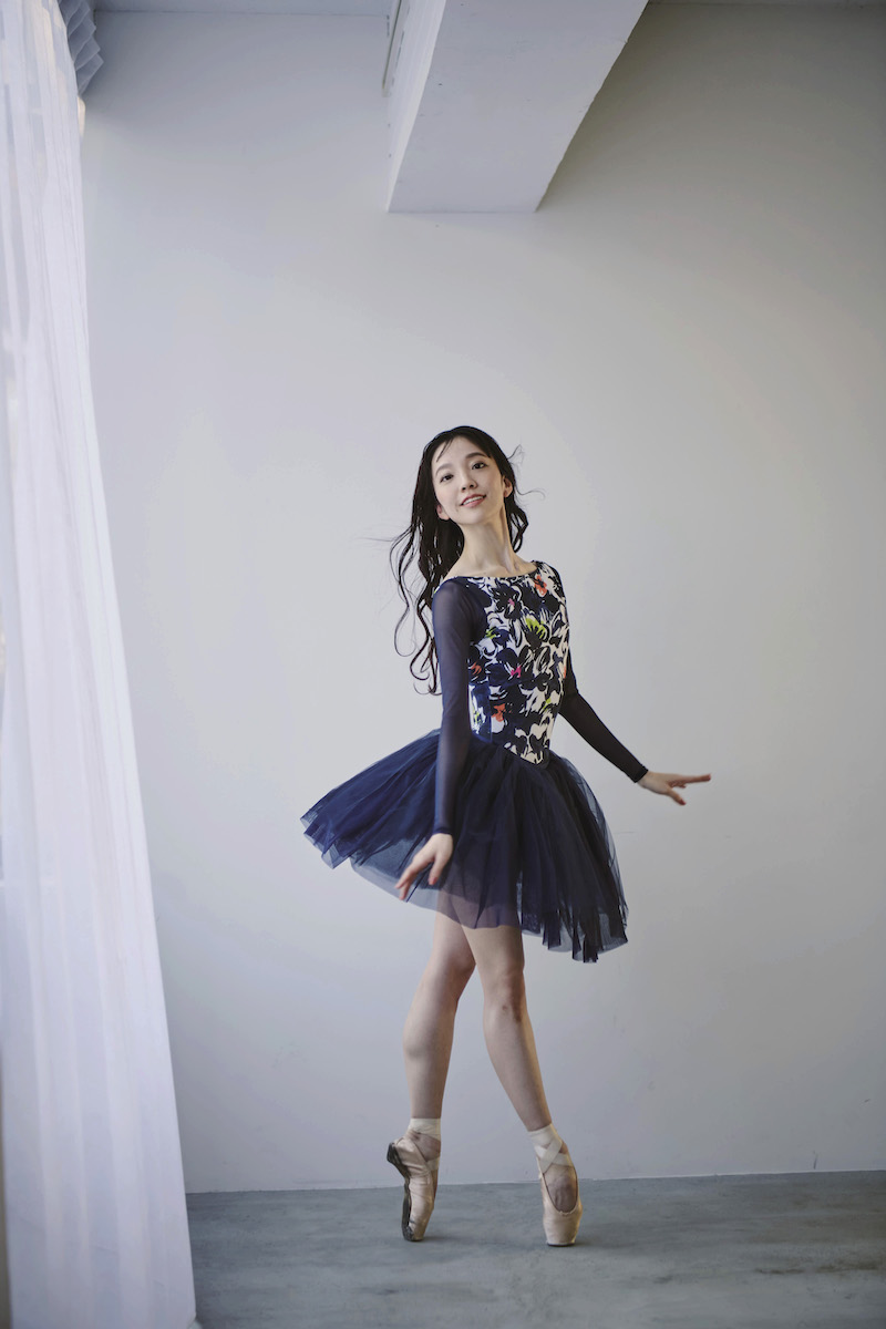 stina / type O square / Desire navy