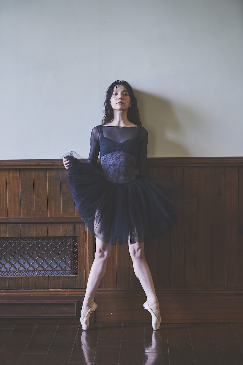 stina / type L long ribbon / antique lace black