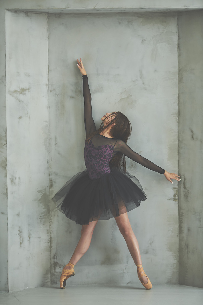 stina / type W grateful / essential wine red