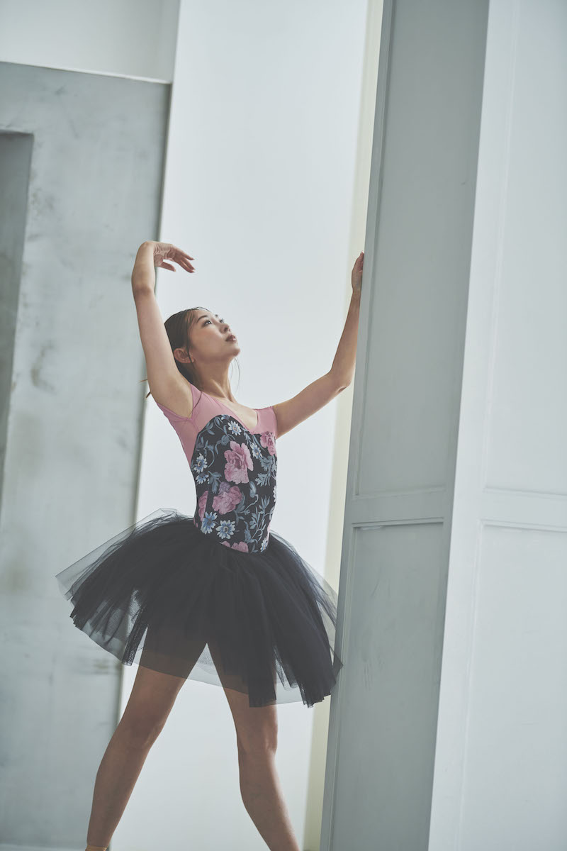 stina / type H half sleeve / old flower black