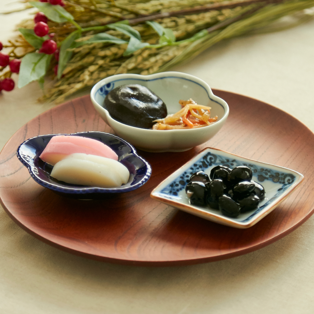 皓洋窯 木瓜小付 染付見込桃 -吉祥紋でハレの日にも使える、木瓜型の染