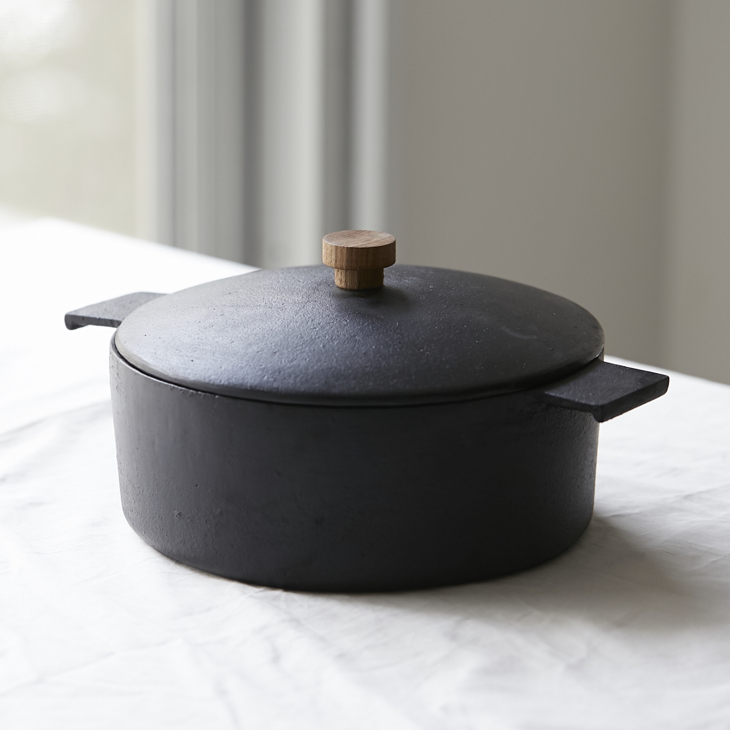 toki no niwa/鉄鋳物両手鍋 -100年使えるから一生ものになる、漆仕上げ