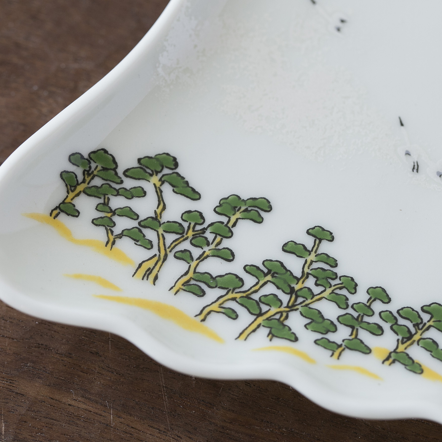 幸楽窯 錦三保の松原富士山 銘々皿 -松と富士、そして雲、つくり手の