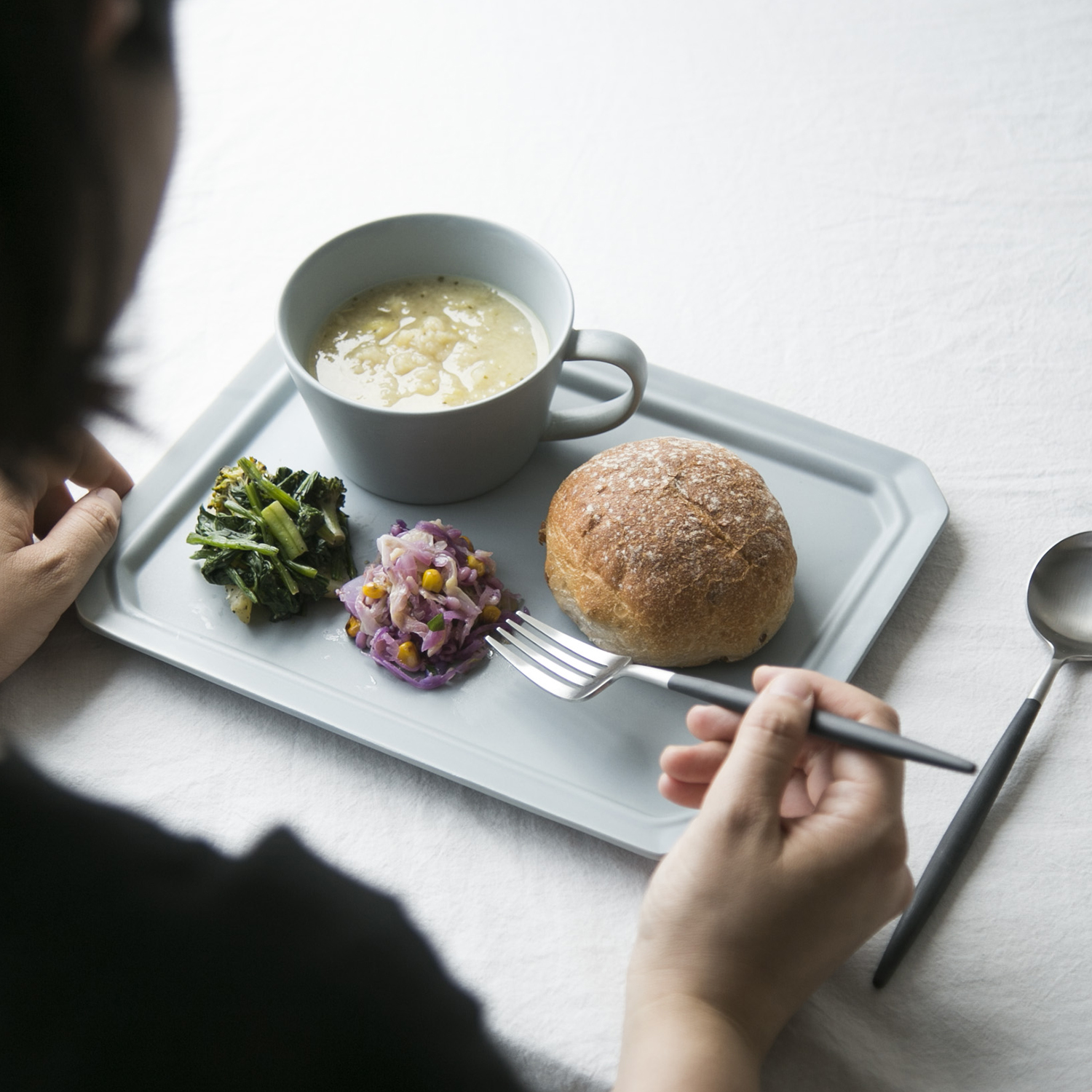 SAKUZAN/Sara スクエアプレート L -繊細な色で料理を引き立てる器