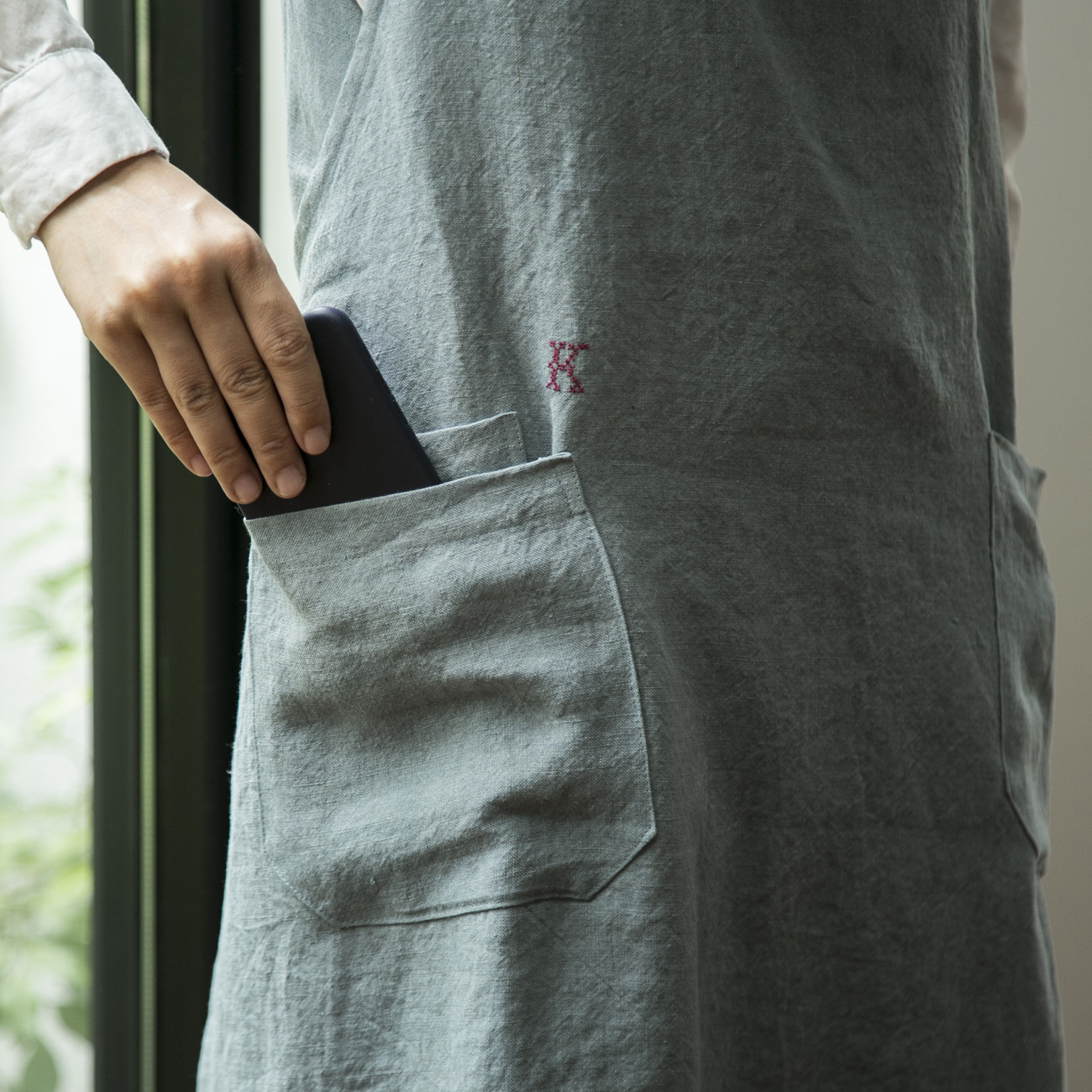 kapoc/ワンピースエプロン タバード -体型に合わせて調整でき、美しく