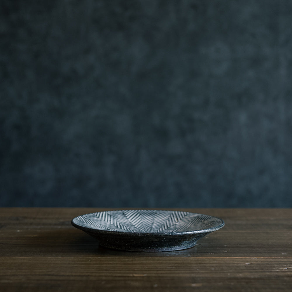 ヘリンボーンケーキ皿｜池田大介 – sui.