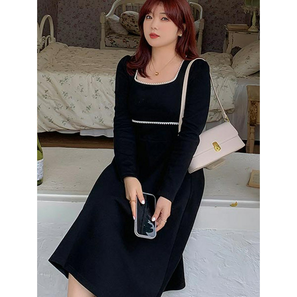 パール縁取りスクエアネックシンプルエレガントなブラックワンピース