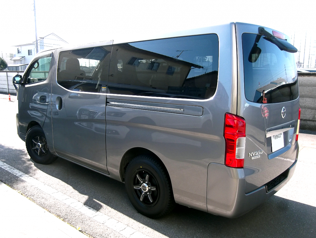 ニッサン NV350 キャラバン x アーバンスポーツNR 15インチ