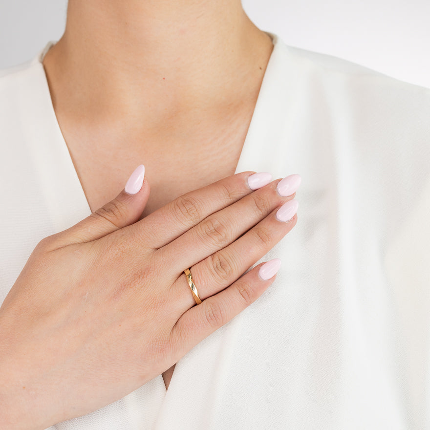 3mm Twist Wedding Band in 10K Yellow Gold – Ann-Louise Jewellers