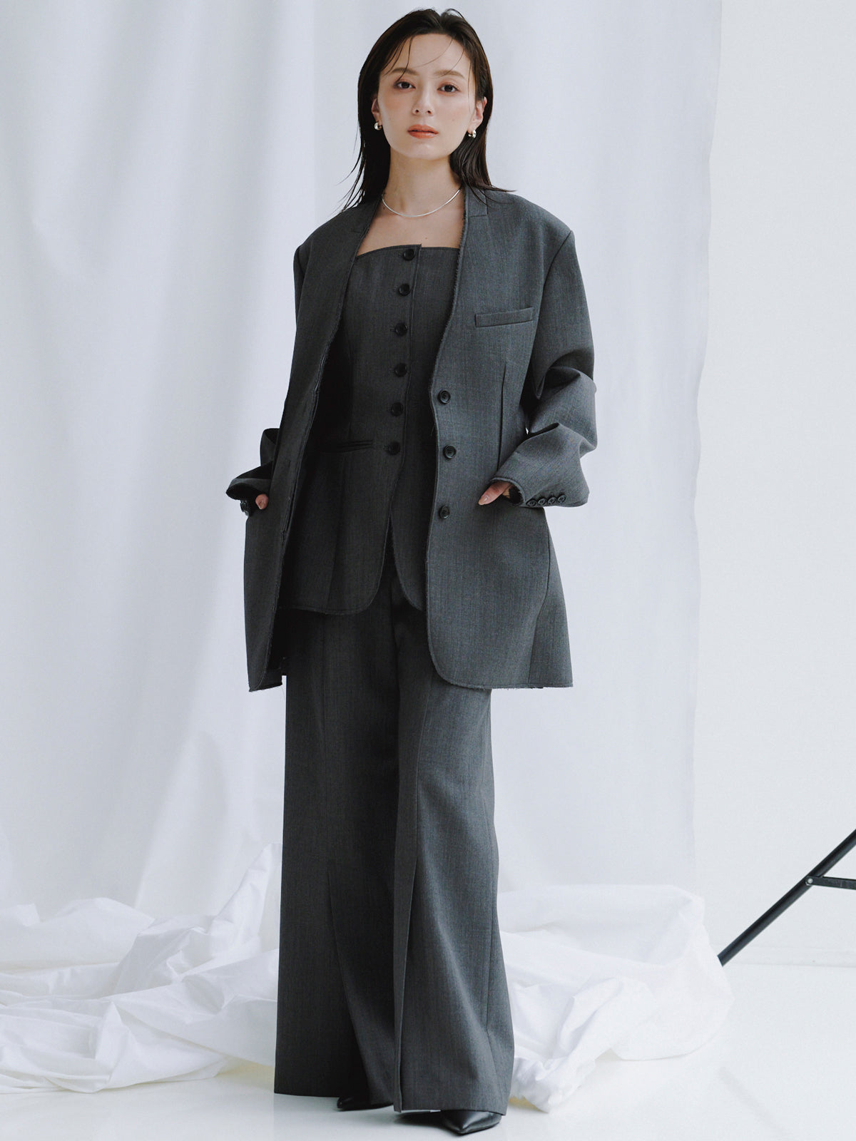 センタースリットストレートパンツ