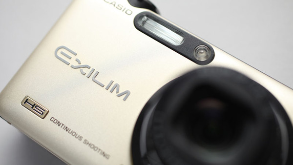 ASCII.jp：カシオ「EXILIM EX-FC150」の裏面照射型CMOSを試す！ (1/3)