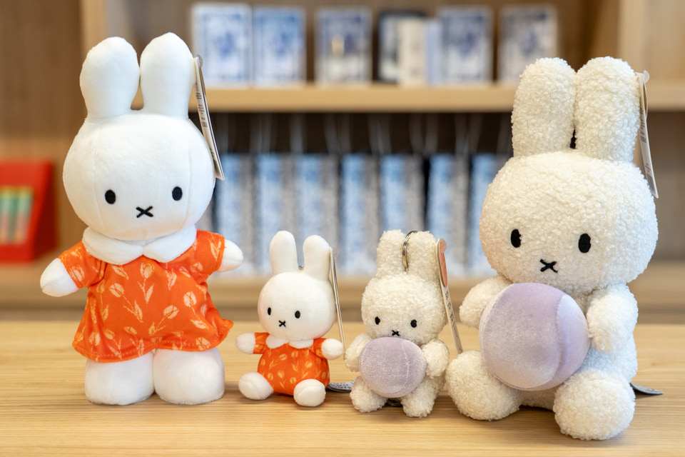 大阪関西万博 オランダ館 ミッフィー オーブ ぬいぐるみ 大 小