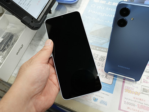Samsungの6.7型スマホ「Galaxy A25 5G」が15,800円、未使用品が大量
