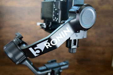 ソニー、世界最小/最軽量の縦型フルHDカメラ「TG5V」 - AV Watch