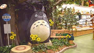 映画「耳をすませば」に登場する“地球屋”をモチーフにしたルームウェア