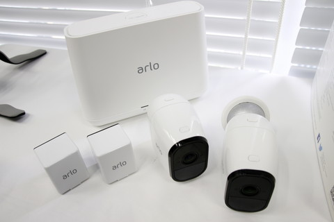 磁石でくっつくバッテリー駆動の防塵防滴Wi-Fiネットワークカメラ