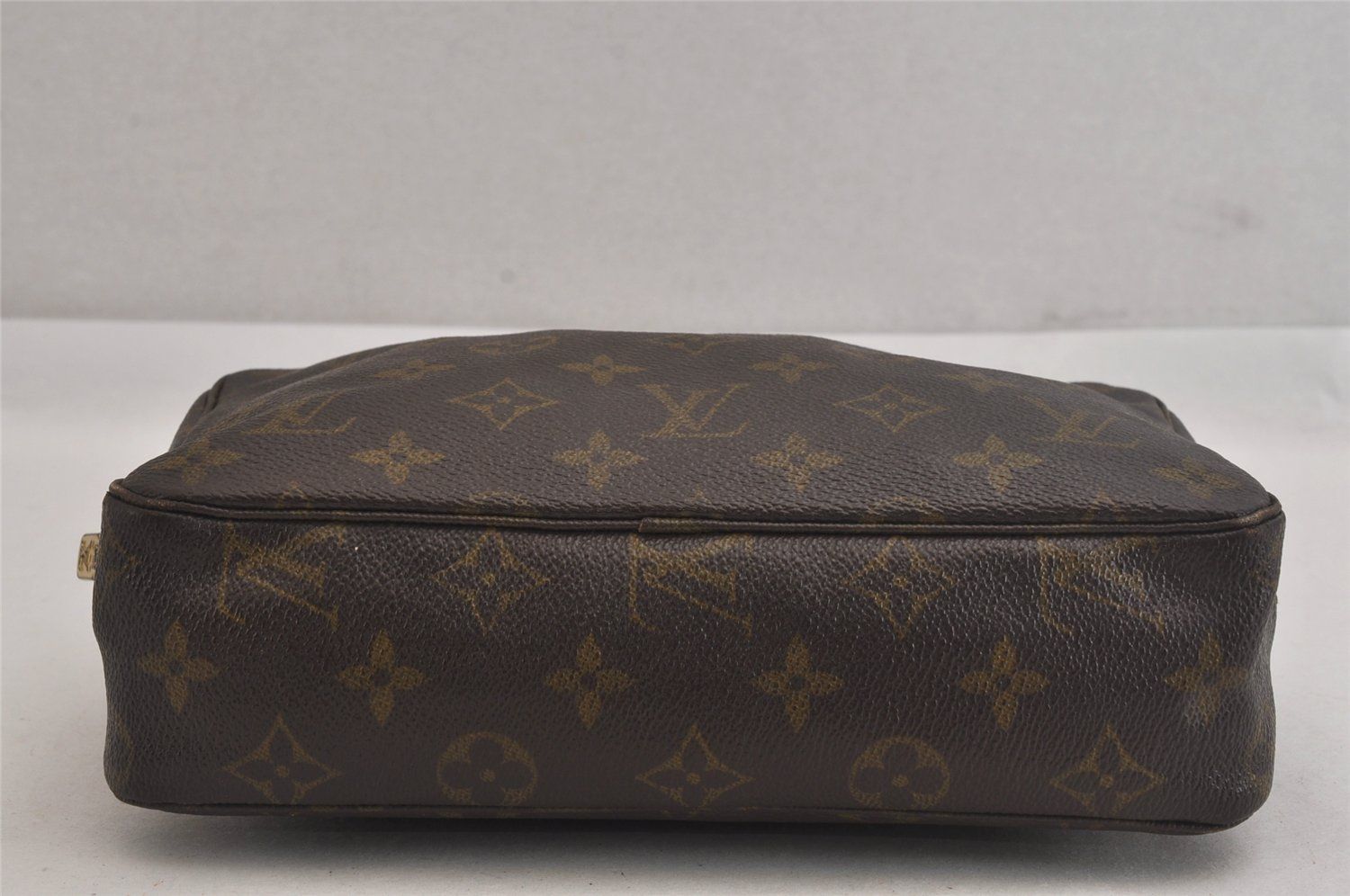 LOUIS VUITTON ルイヴィトン モノグラム トゥルース トワレット 23