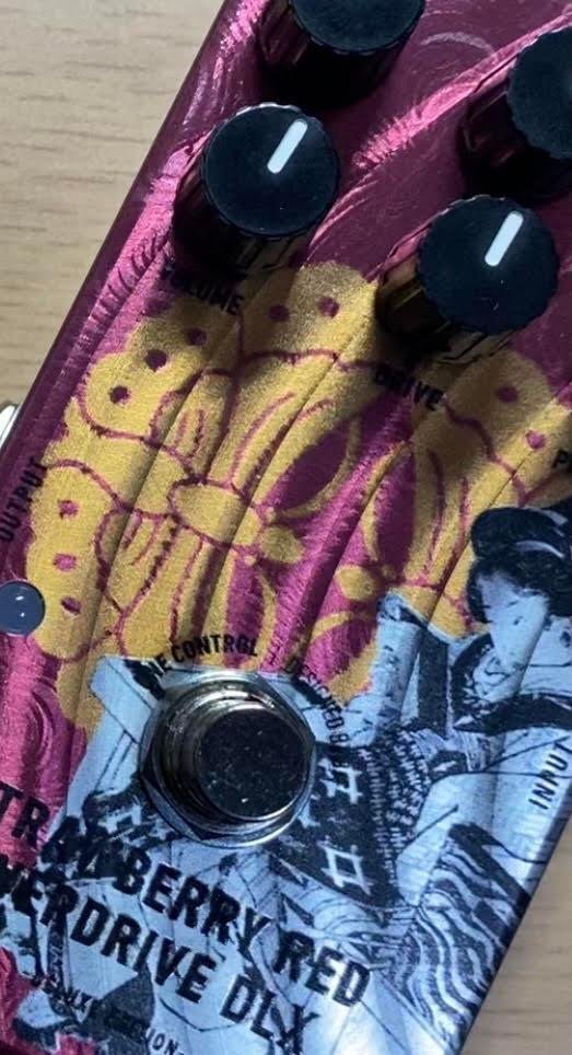 究極のオーヴァードライヴ「Strawberry Red Overdrive DLX」。限定生産