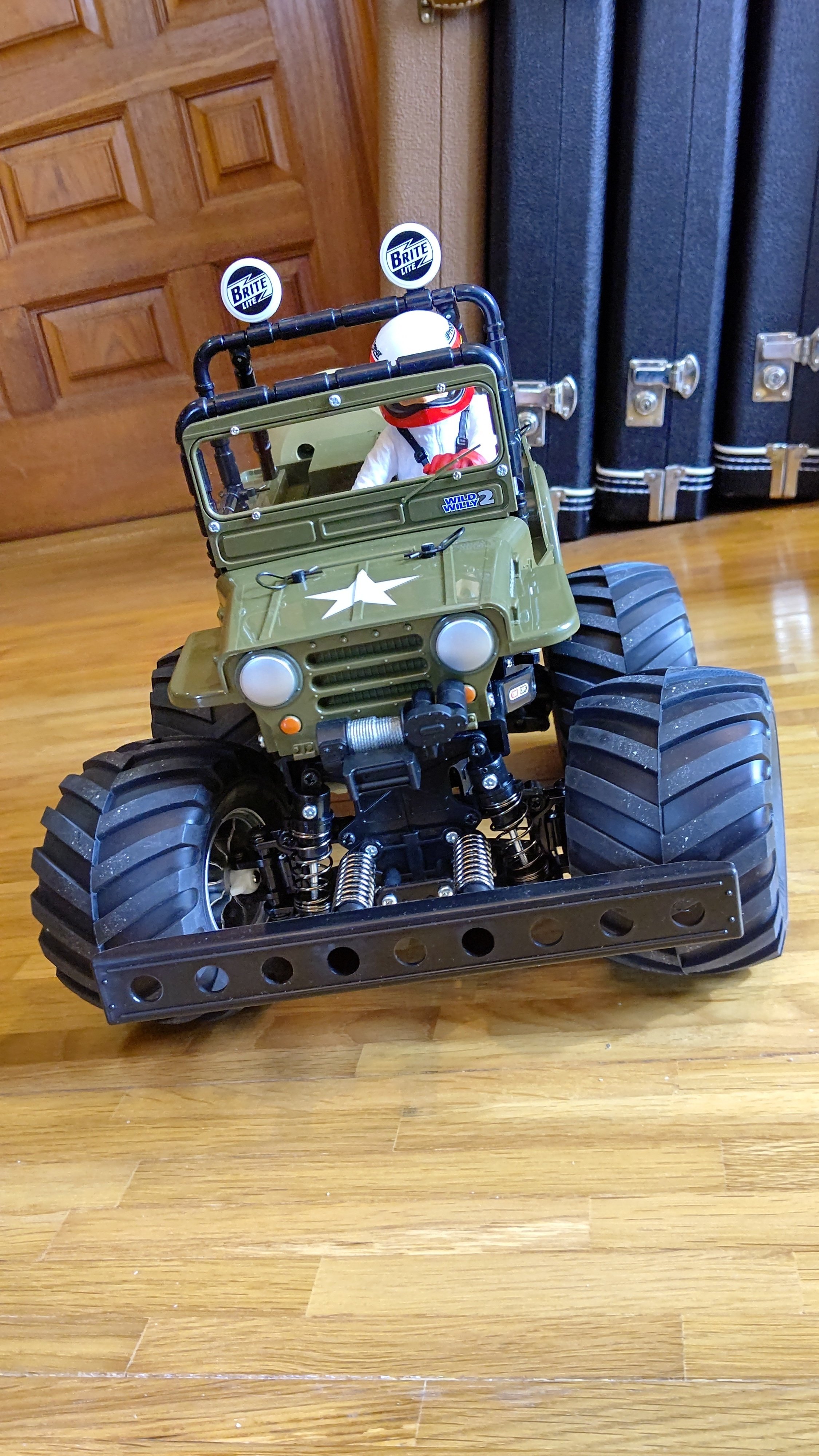 宇宙を突き抜ける天才ウイリーマシン！タミヤの伝説的ラジコンカー