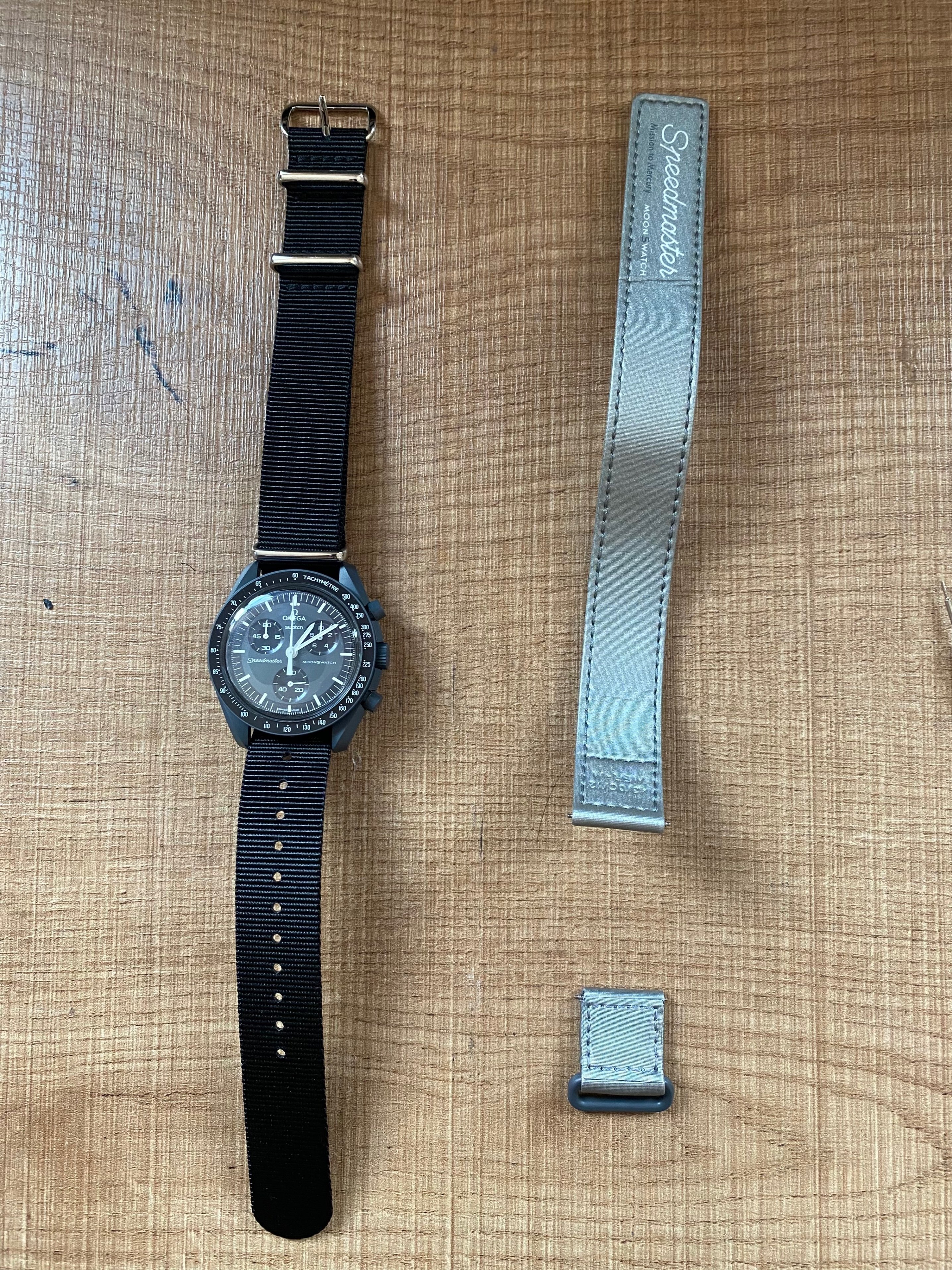 OMEGA MoonSwatchレビューとNATOストラップ交換の仕方｜あるマーケター