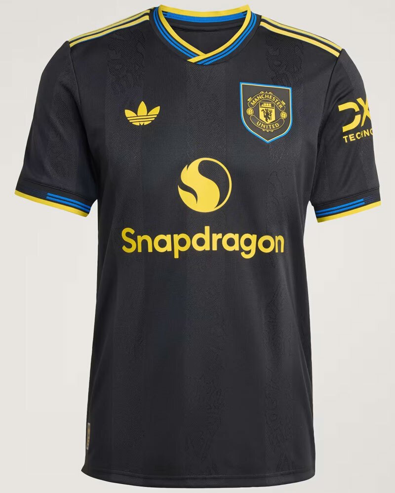 マンチェスターU、今季サードユニは伝説「カンフーキック事件」の