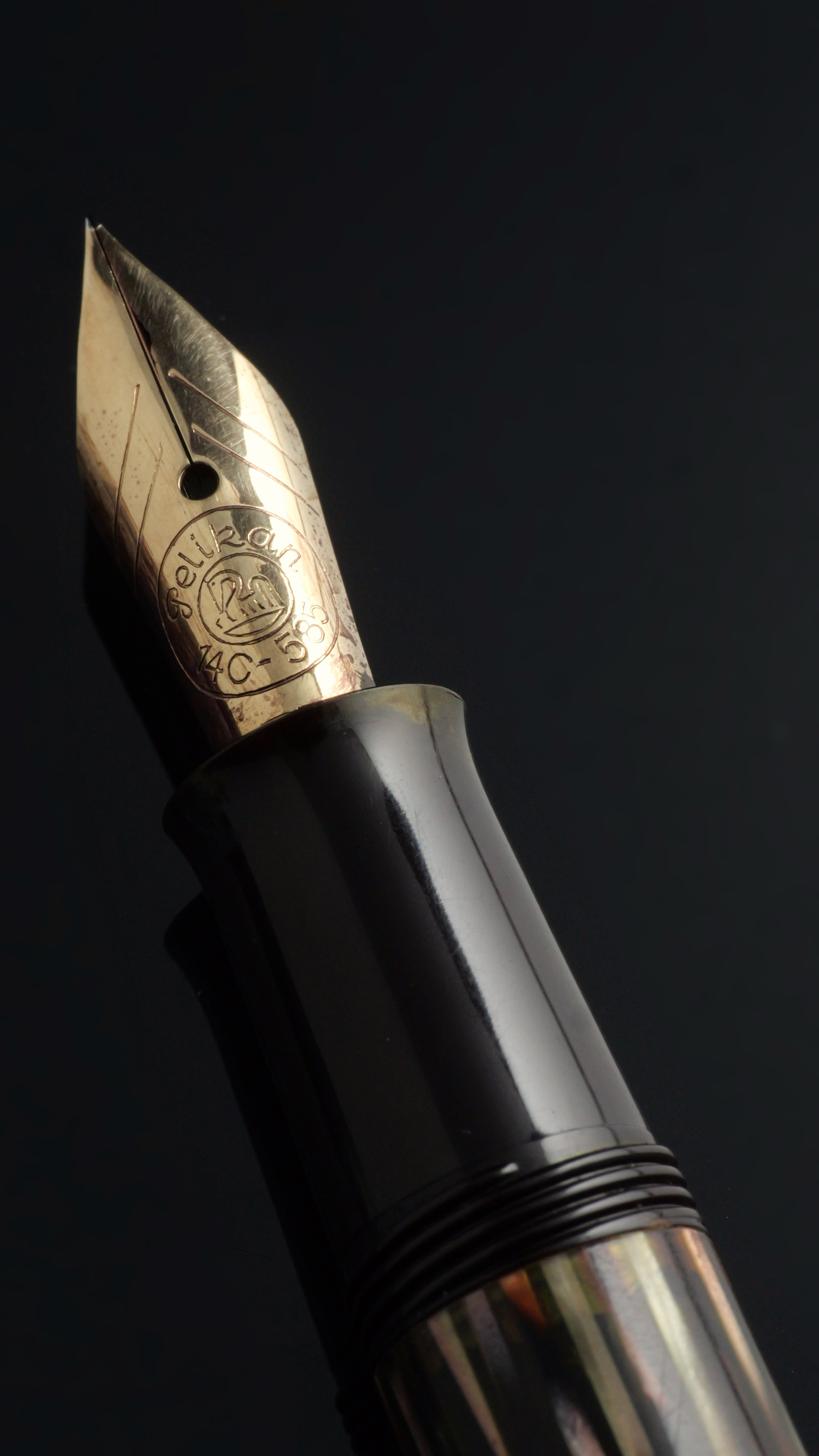 美しい茶縞に魅せられて：Pelikan 400NN M&K｜Hideo Takehara