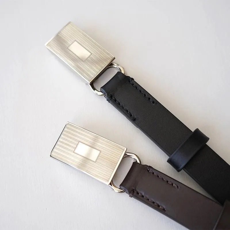 ラスト各1本。AURALEEが手掛ける、レザーベルト ― SLIDE BUCKLE BELT