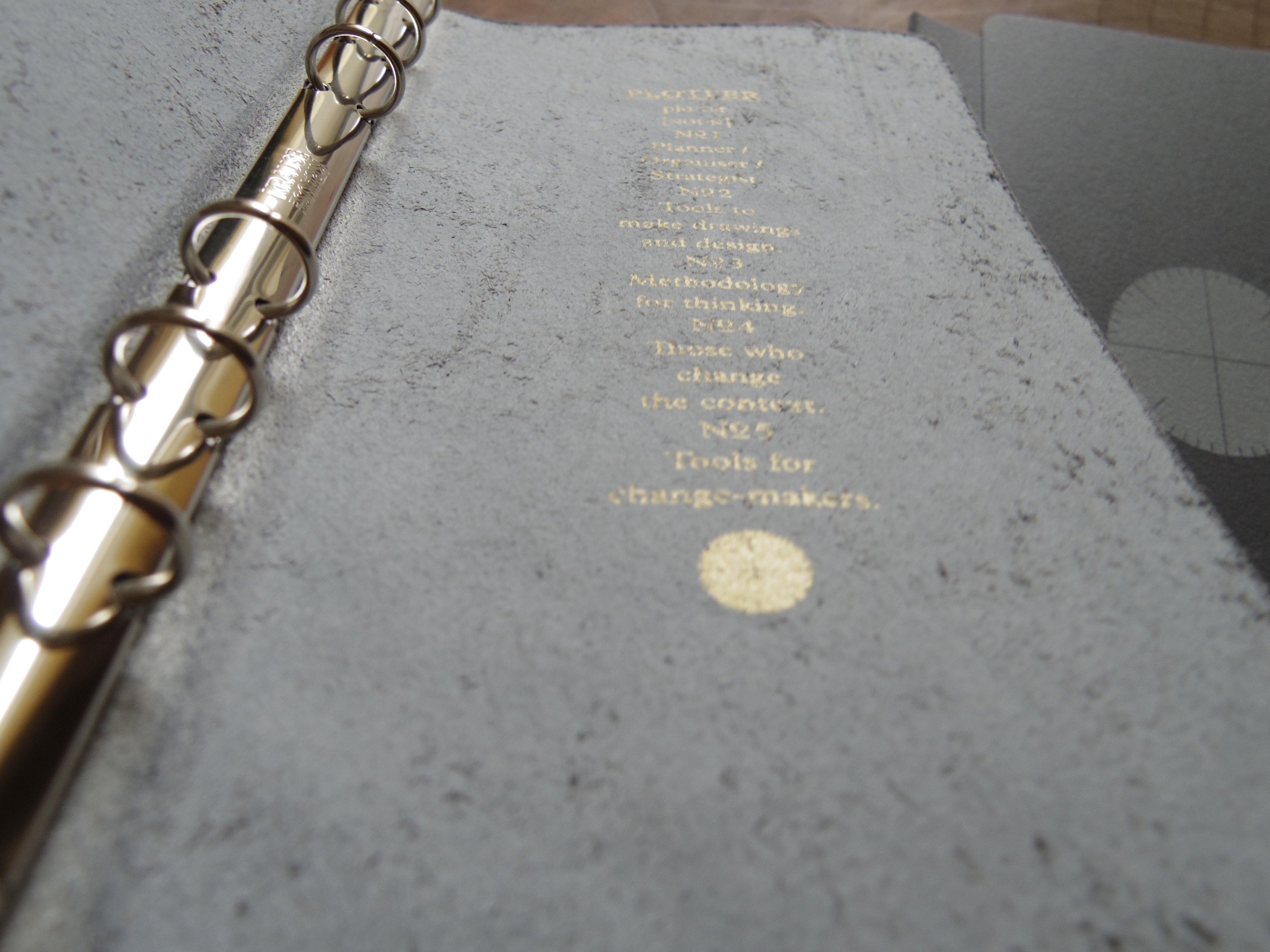 システム手帳サロン2025へ、PLOTTERテンペスティ｜手帳Q子