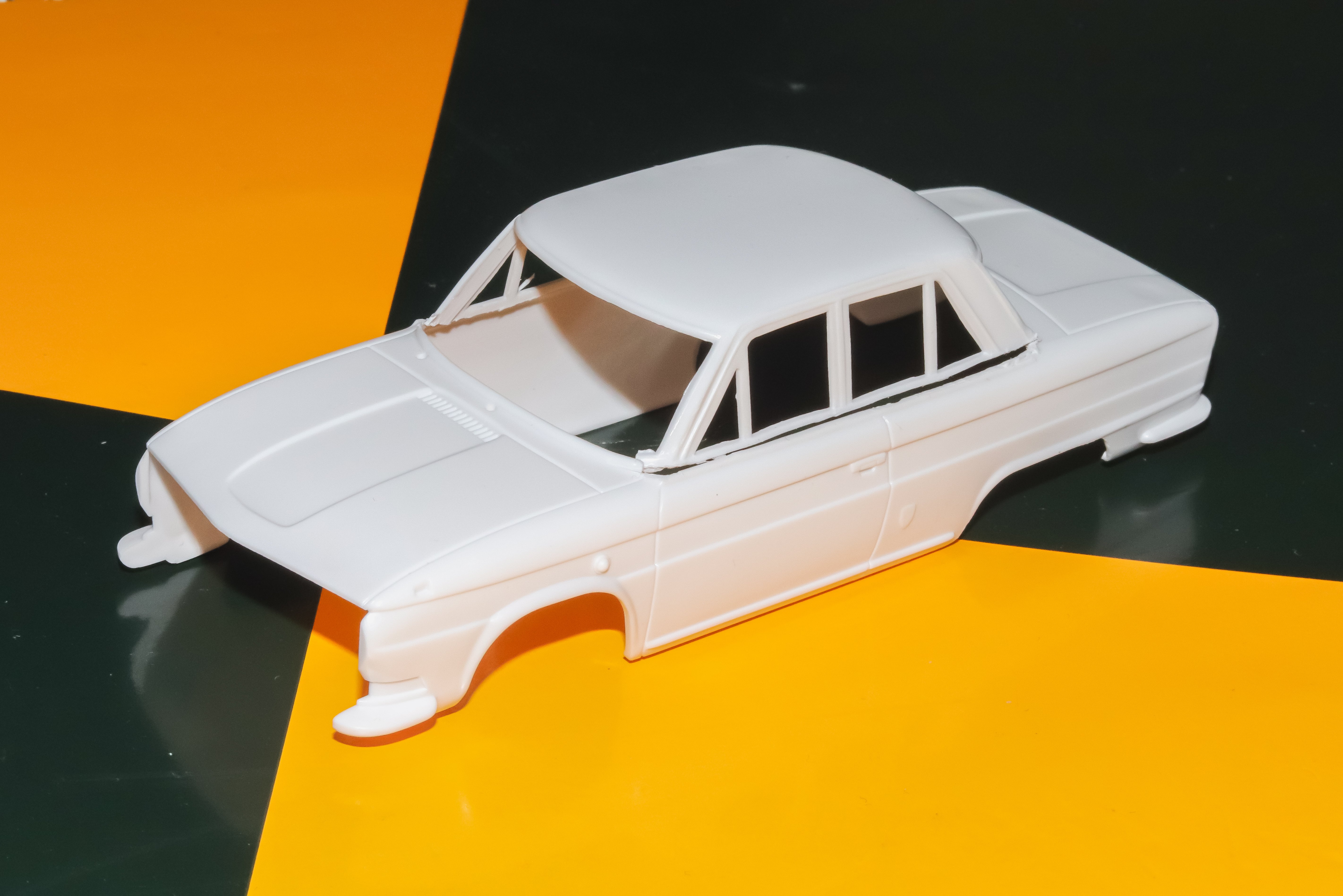 プラモ】アリイ1/32コンテッサ1300を改造｜もんぶらん