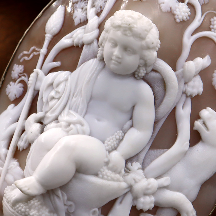 立体的なエンジェルのアンティーク シェルカメオのご紹介