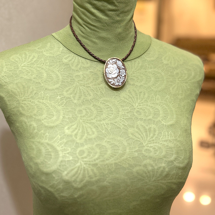 カメオブローチ 花モチーフ｜シェルカメオ 18金枠 ブローチ＆ネックレス