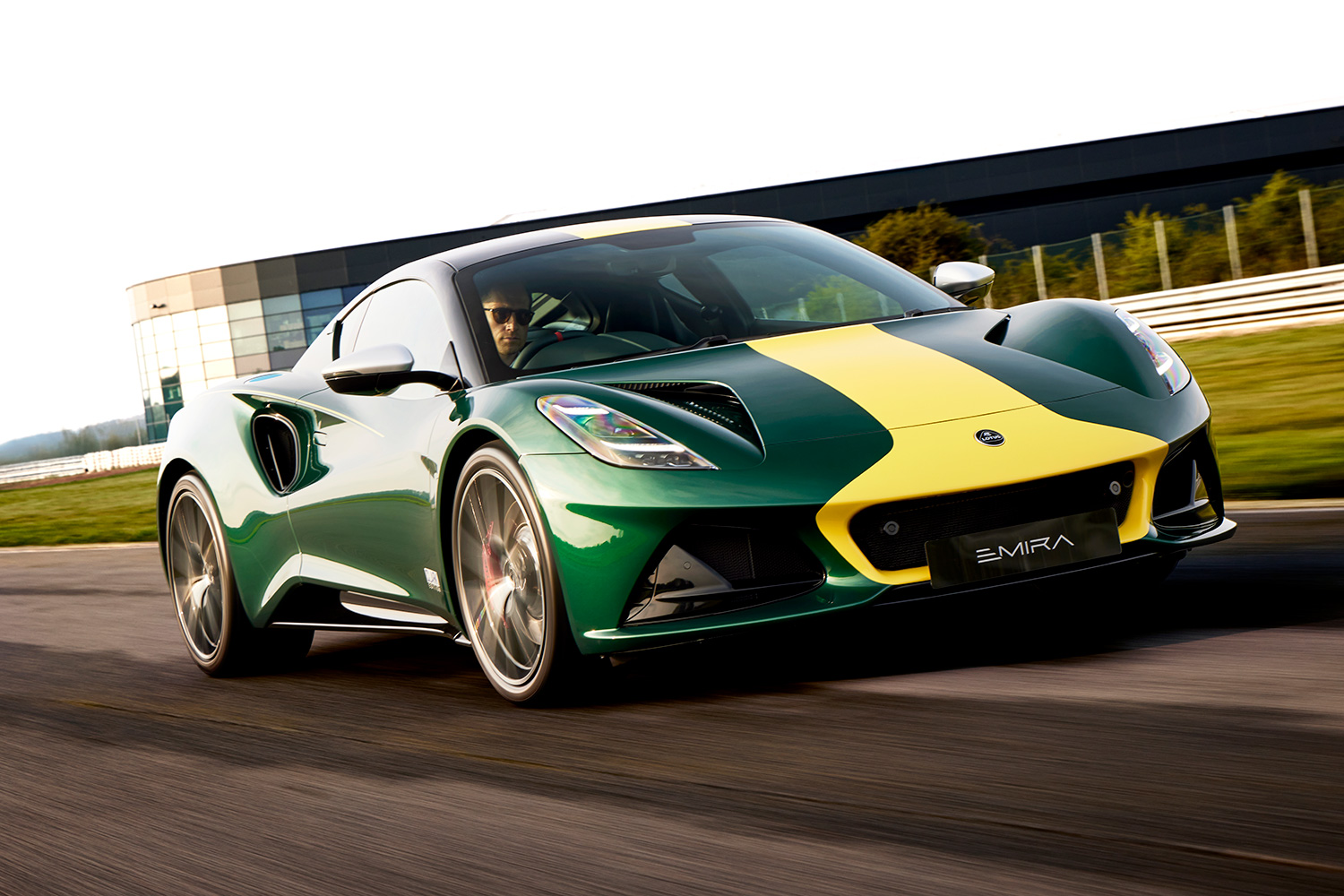 伝説のレーシングドライバー、ジム・クラークを讃えたロータス